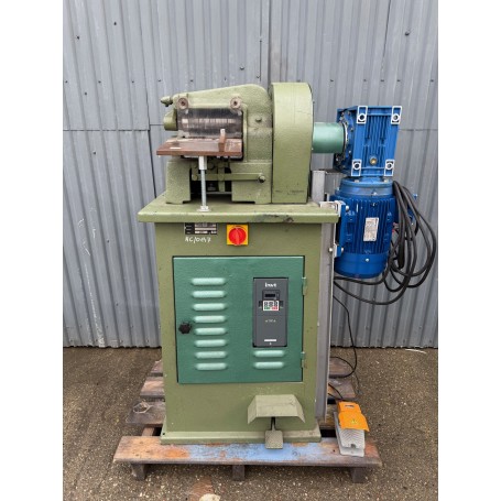 Strapping machine, belt cutter, machine for cutting leather, rubber, felt into 180mm strips